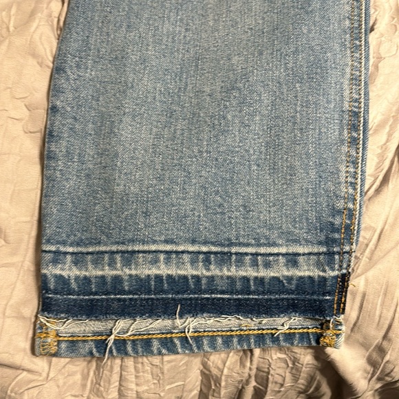 Mid rise boyfriend jean - Picture 2 of 4